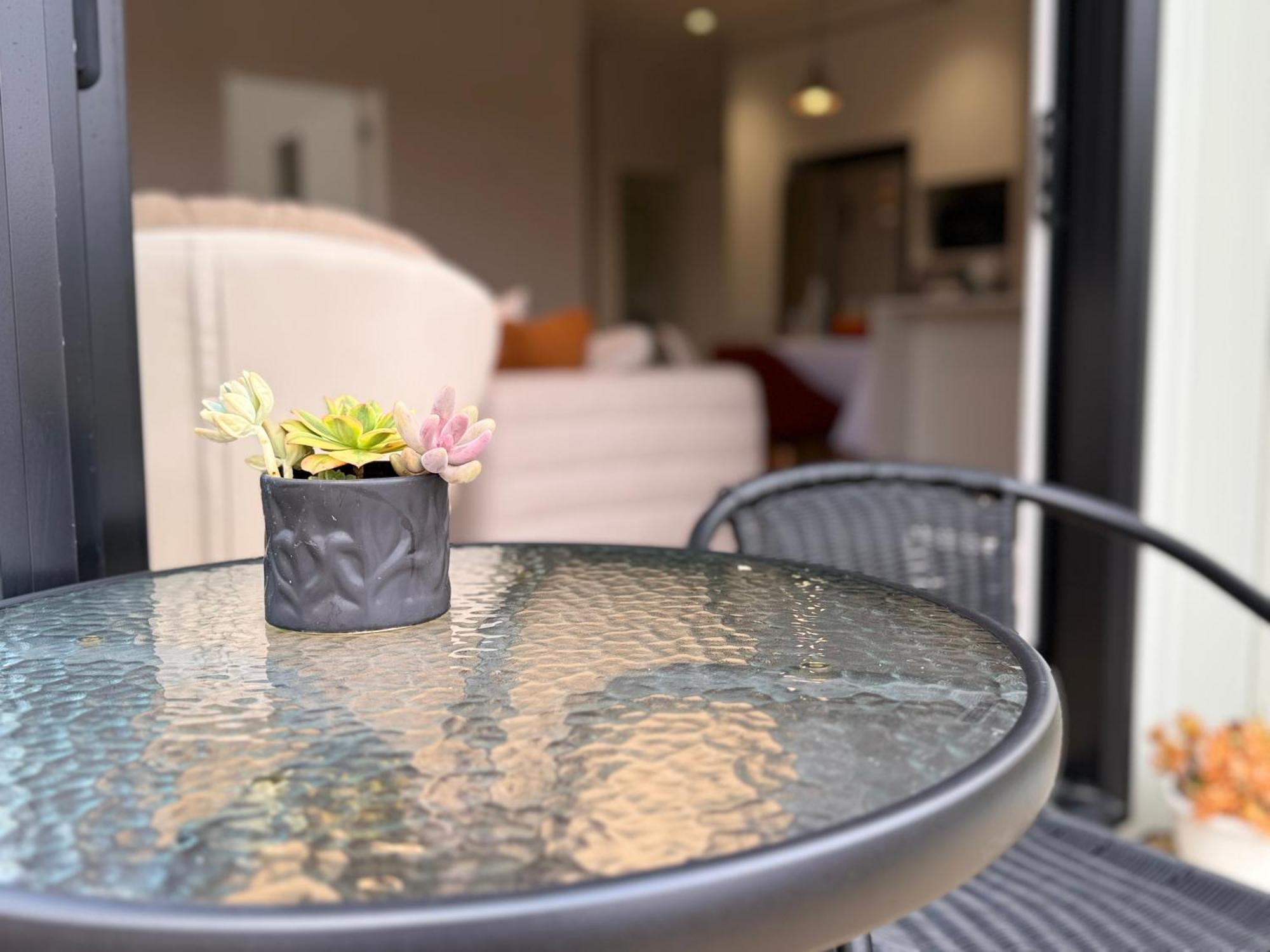 Elegant Newly Built For Perfect Close To The Airport And Centre Holiday home *