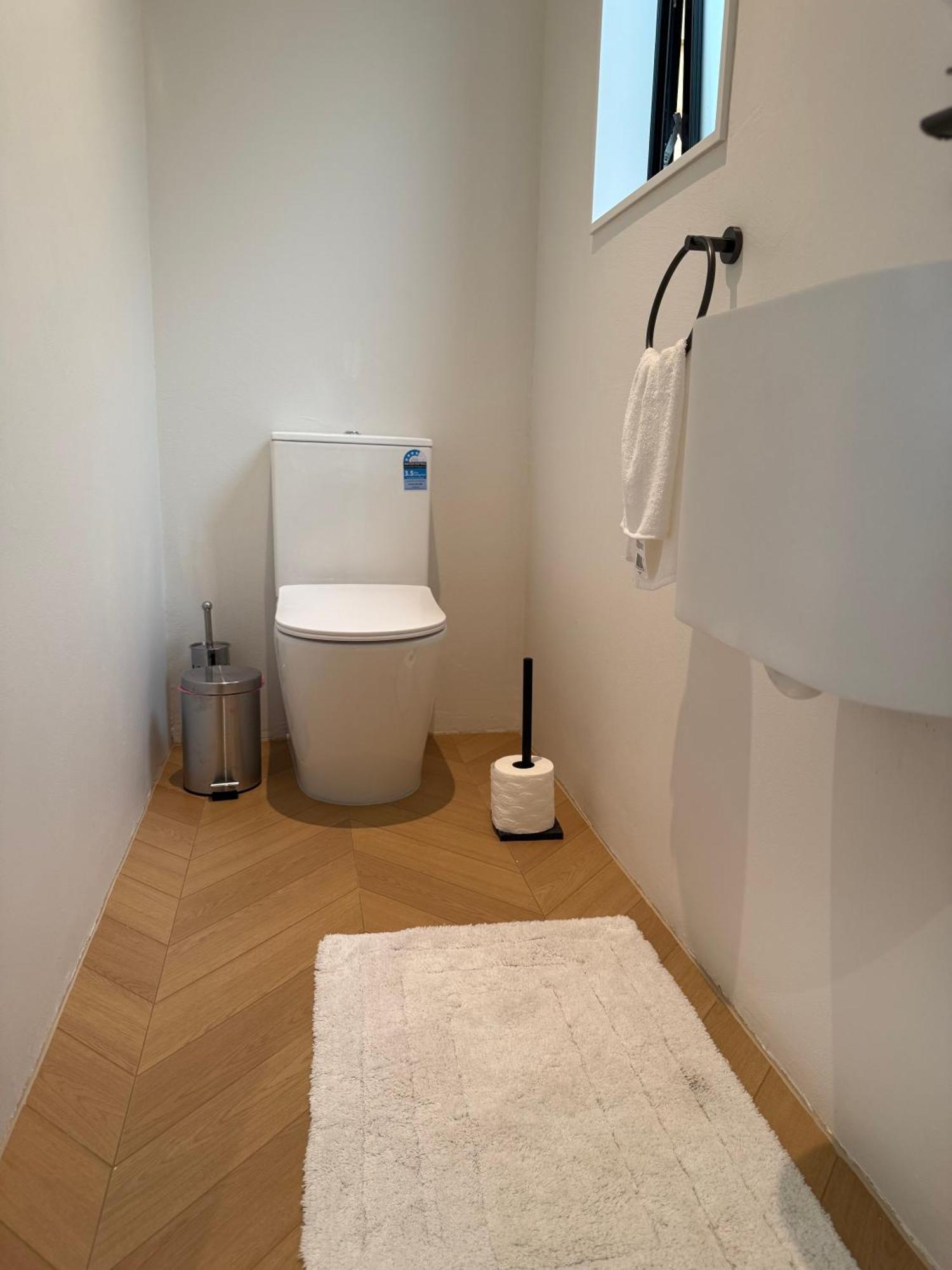 Elegant Newly Built For Perfect Close To The Airport And Centre * Auckland